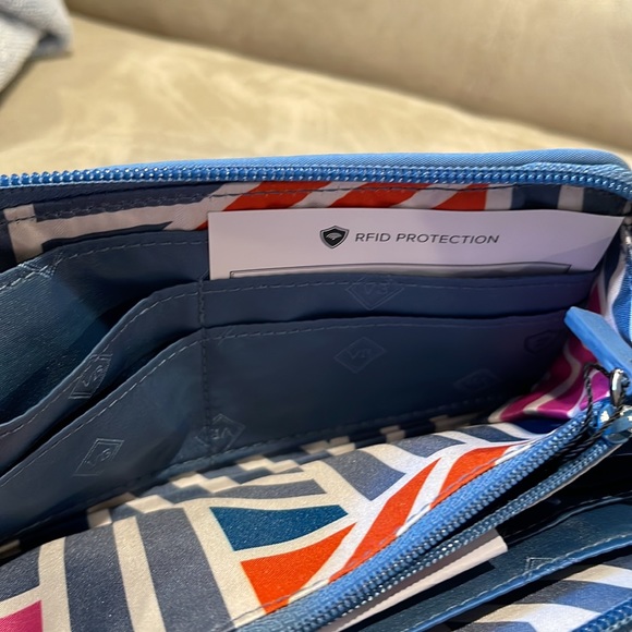 Vera Bradley RFID Wallet-1 - Picture 4 of 8